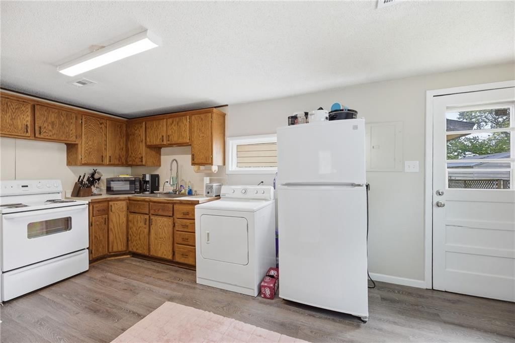 735 S Willow Street — photo 9