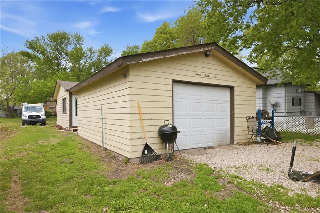 735 S Willow Street — photo 17