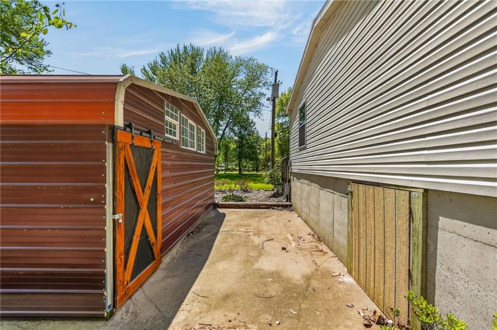 8205 E 255th Terrace — photo 34