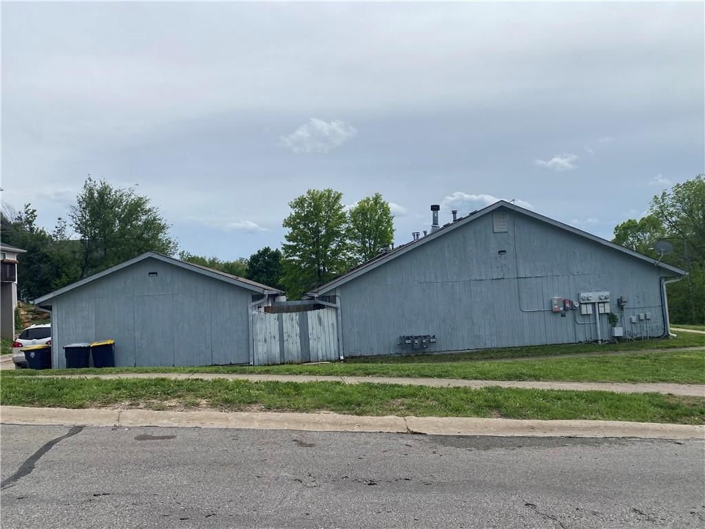 8213 NW Mace Road — photo 9