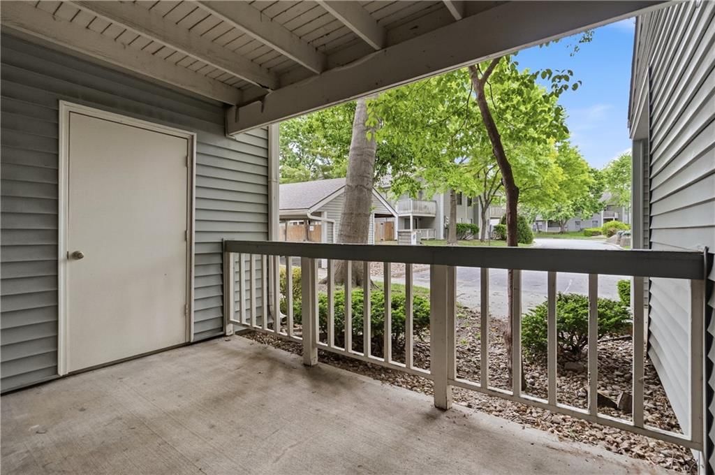 8810 W 106 Terrace — photo 3