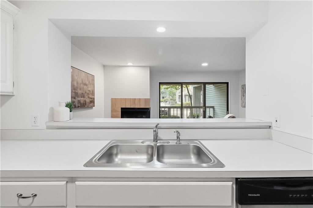 8810 W 106 Terrace — photo 12