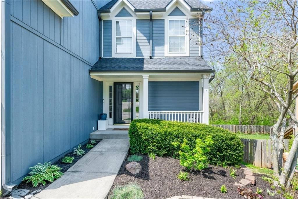 6344 Lakecrest Drive — photo 2