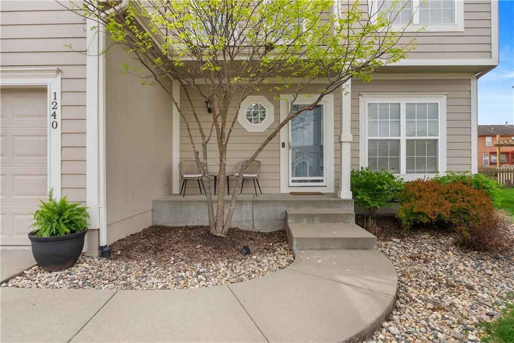 1240 SW Nagona Lane — photo 2