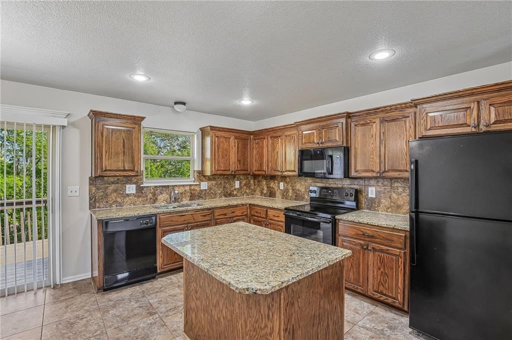 1614 NW Hilltop Lane — photo 8