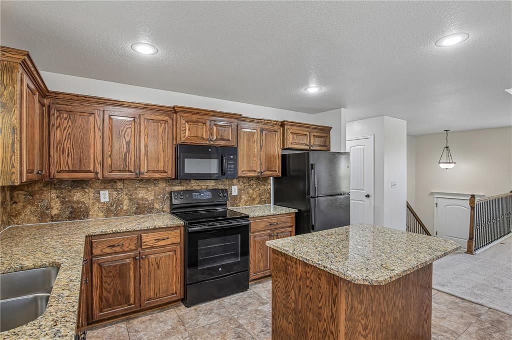 1614 NW Hilltop Lane — photo 11