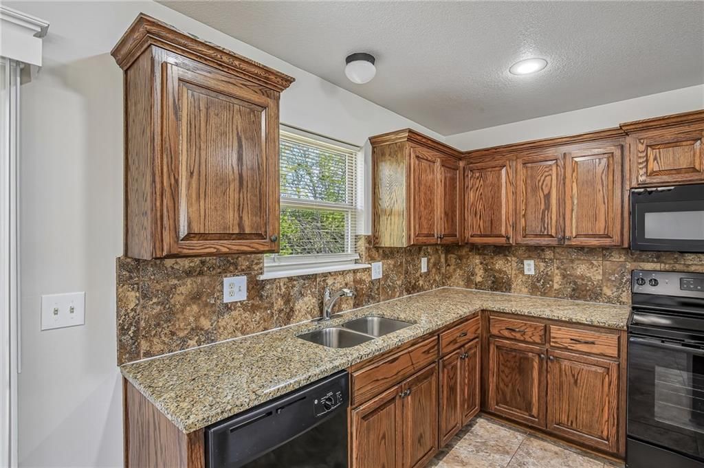 1614 NW Hilltop Lane — photo 12