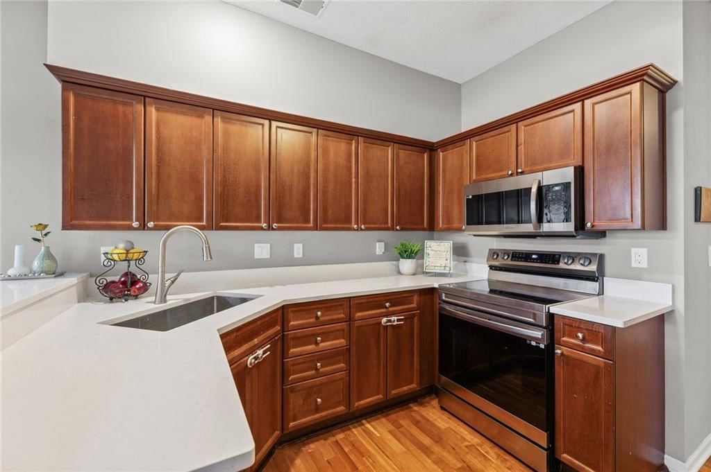 Photo 10 of 36 - 21112 W 118th Terrace, Olathe, KS 66061