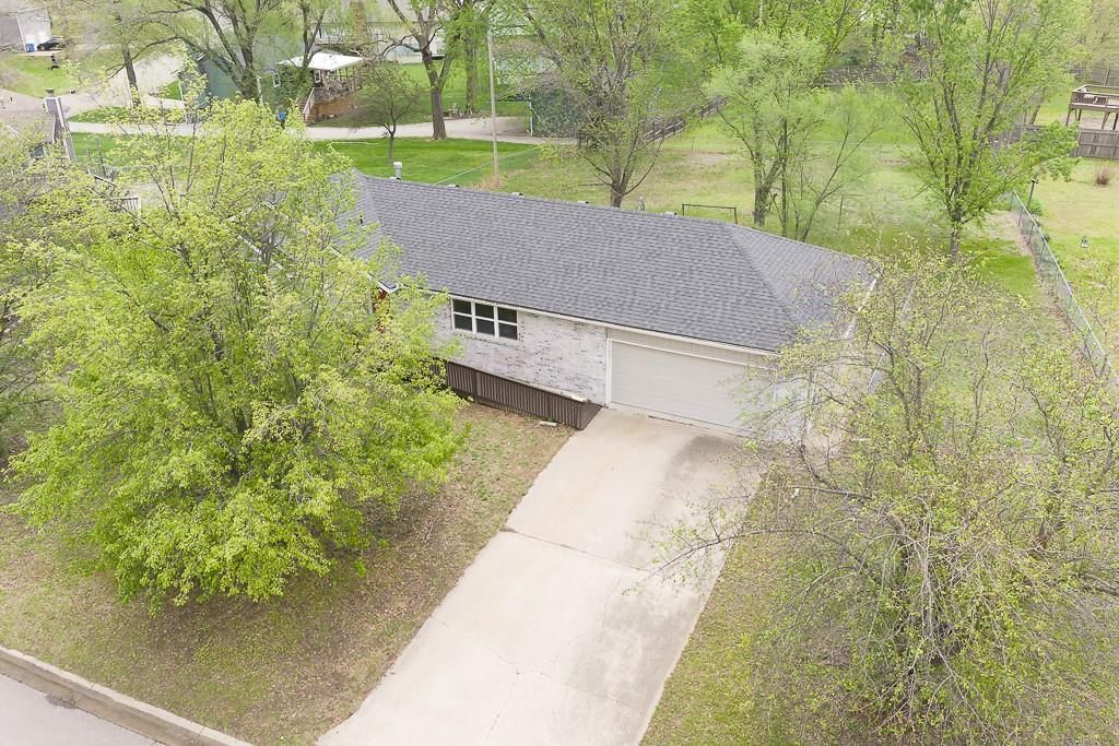 505 Laughlin Drive — photo 2