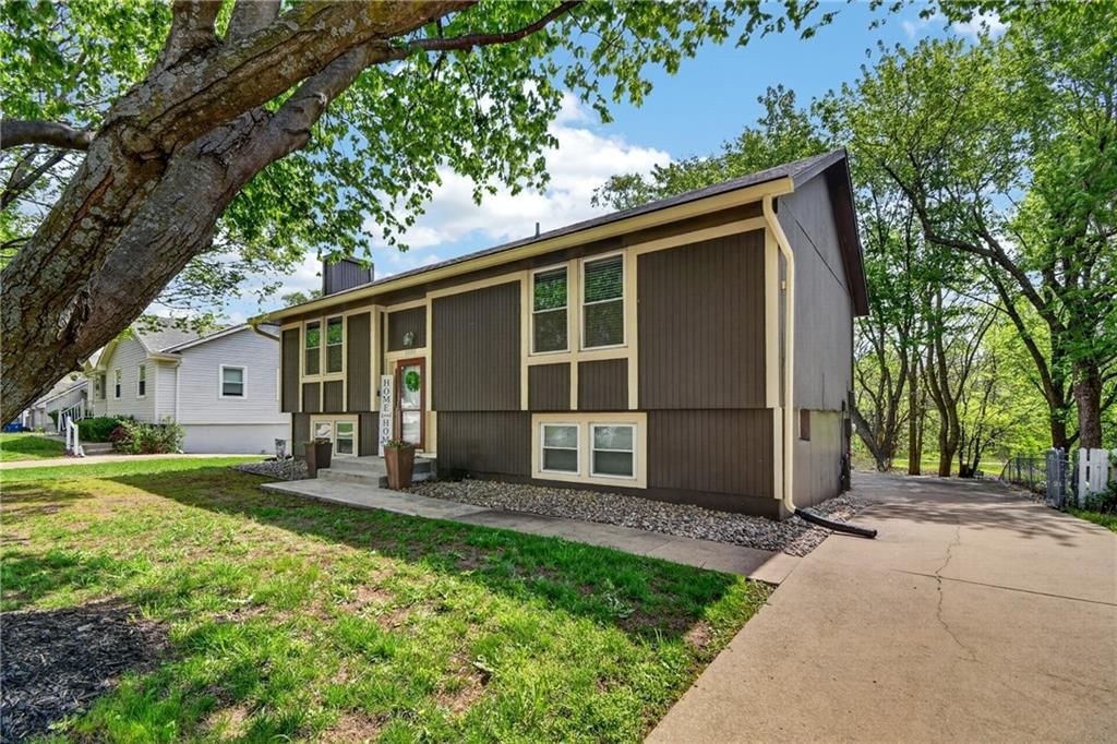 2027 NE PATTERSON Drive — photo 3