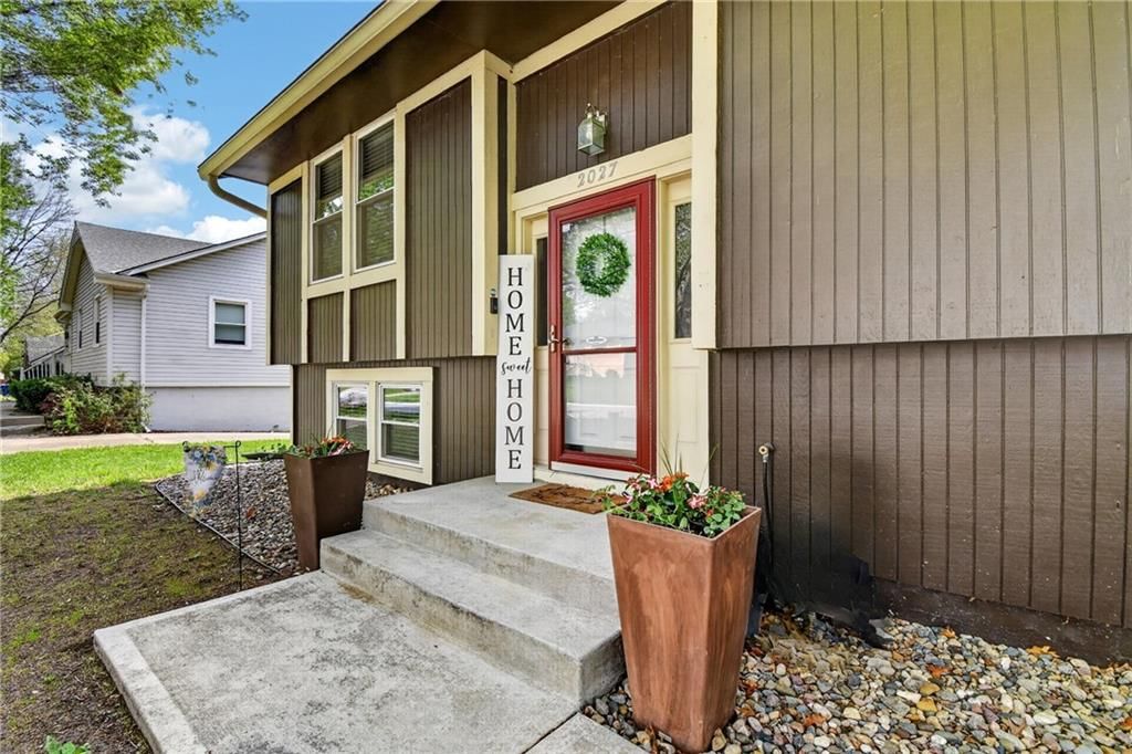 2027 NE PATTERSON Drive — photo 4