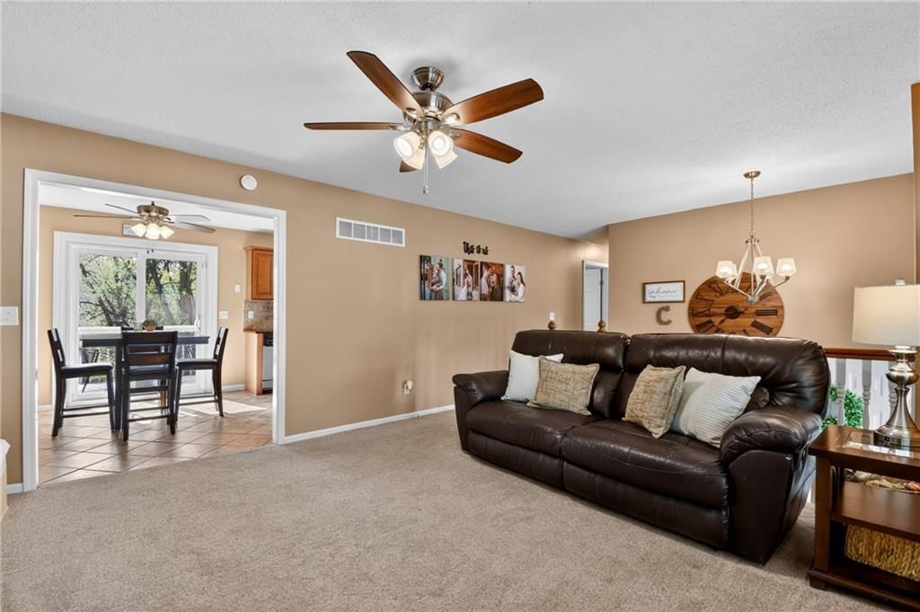 2027 NE PATTERSON Drive — photo 9