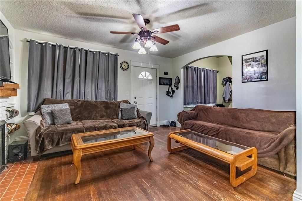 401 E Jackson Street — photo 8