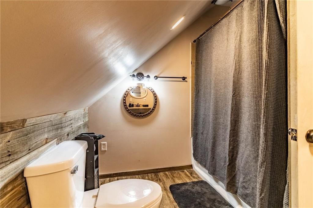 401 E Jackson Street — photo 11