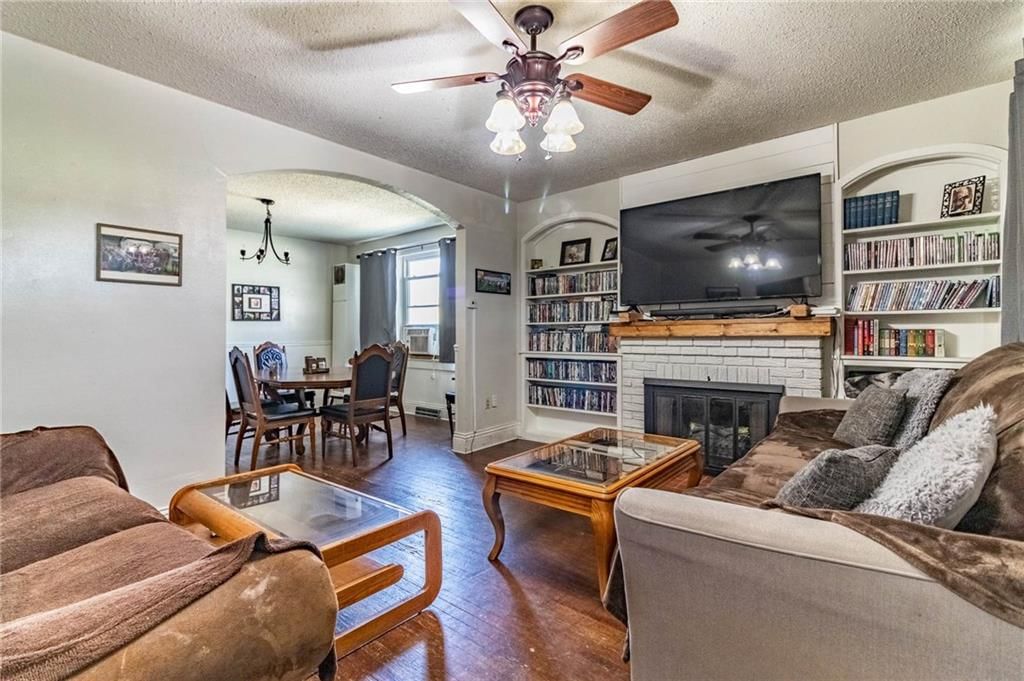 401 E Jackson Street — photo 24