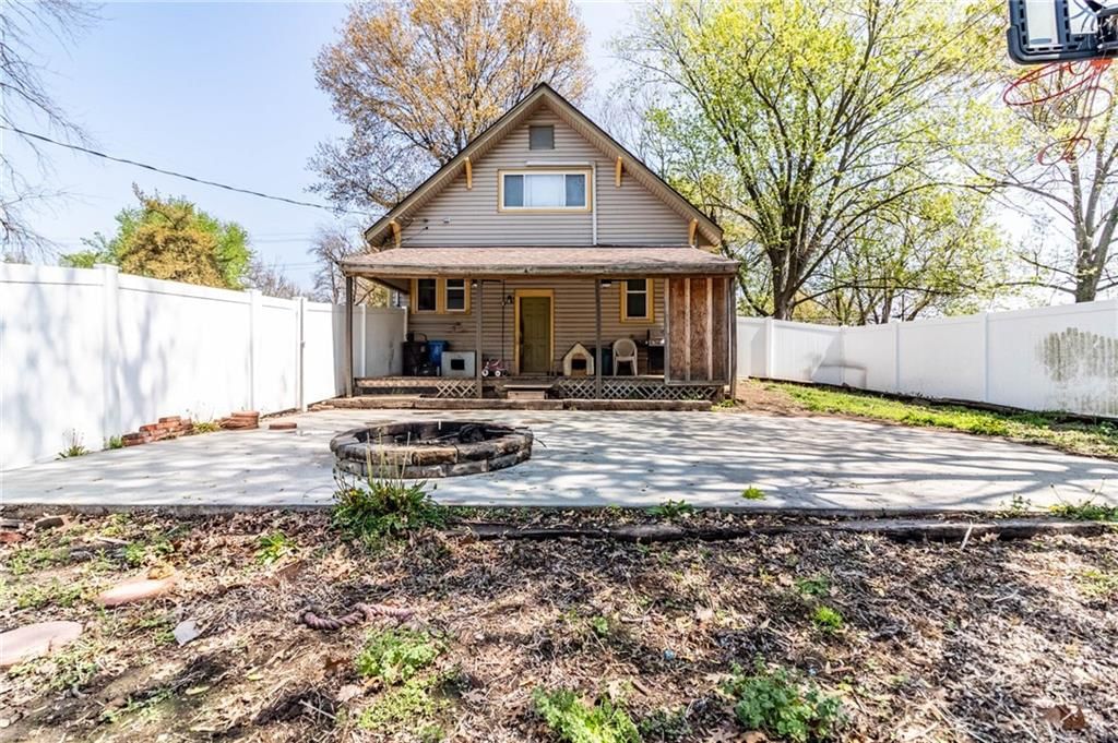 401 E Jackson Street — photo 34
