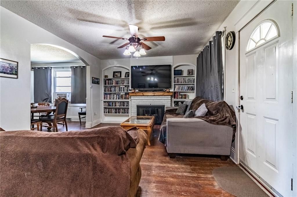 401 E Jackson Street — photo 35