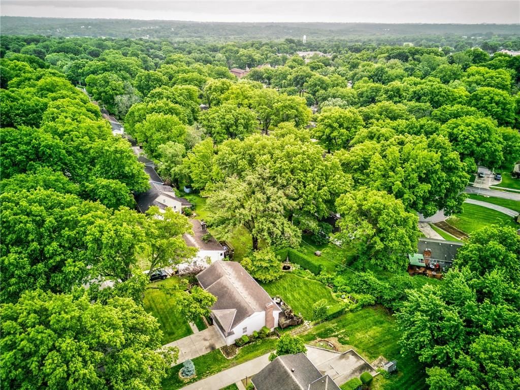 409 E 108 Terrace — photo 29