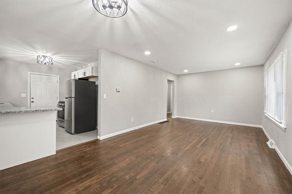 10505 Oakland Avenue — photo 2