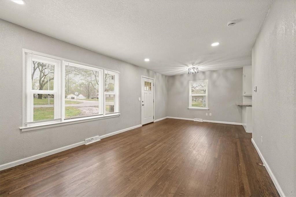 10505 Oakland Avenue — photo 4