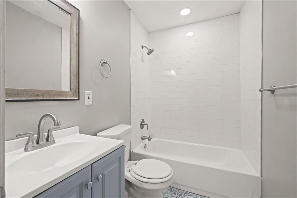 10505 Oakland Avenue — photo 16