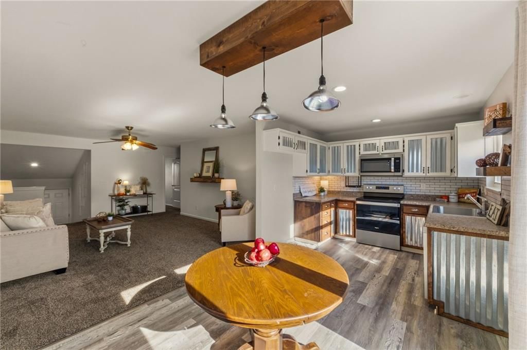 316 Creekside Court — photo 4