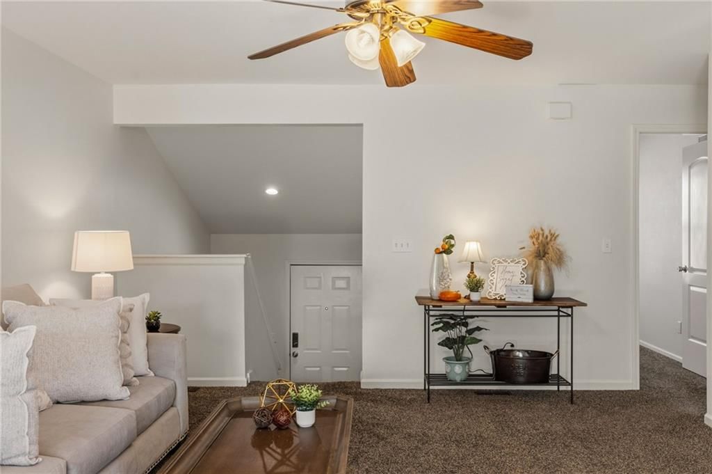 316 Creekside Court — photo 11