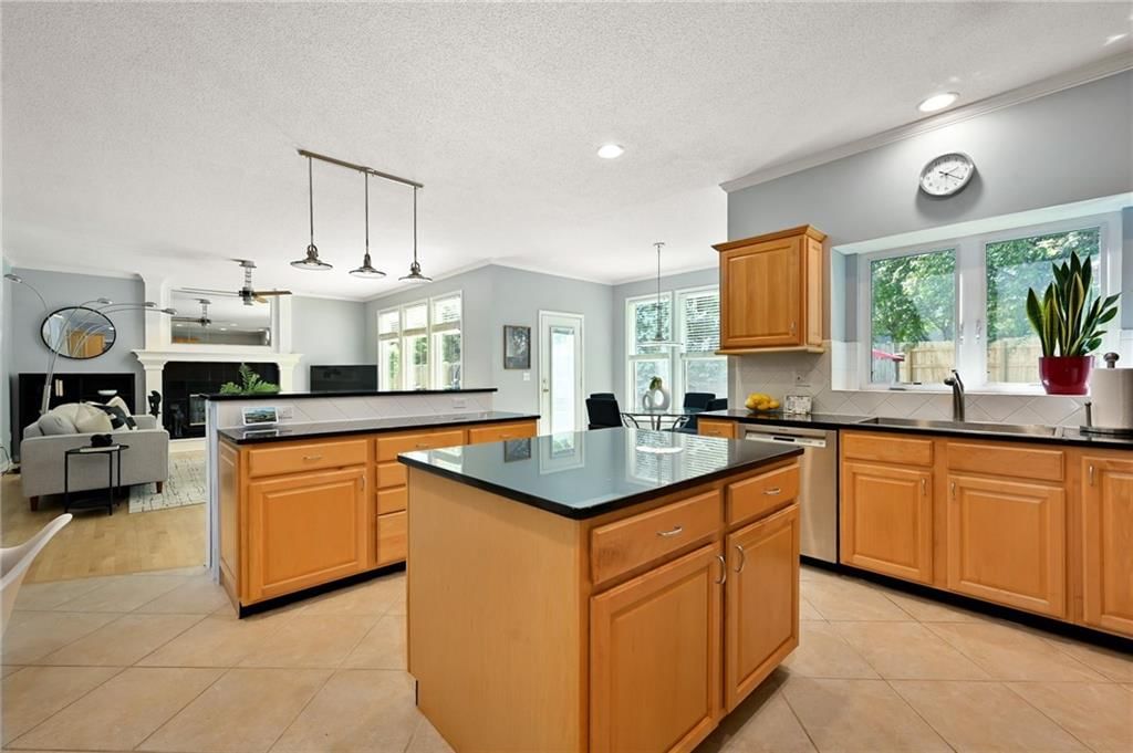 14730 S Hallet Street — photo 15