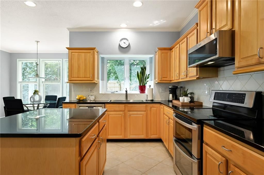 14730 S Hallet Street — photo 16