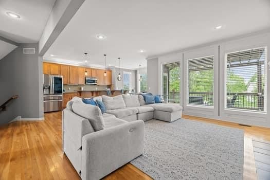 10504 N Euclid Avenue — photo 9
