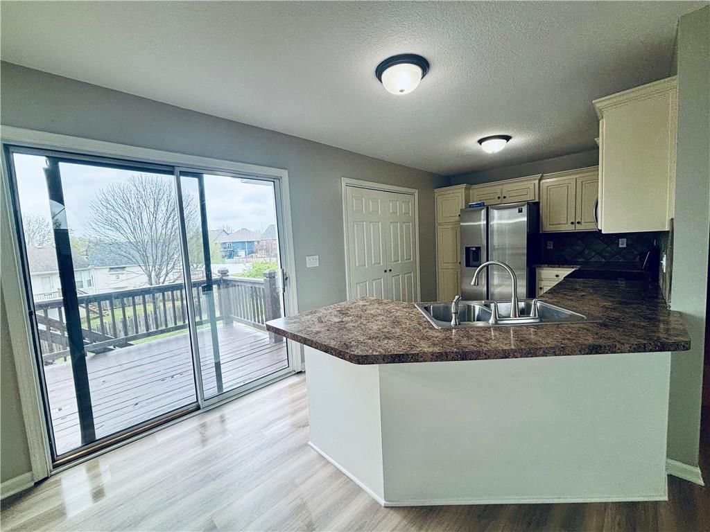 709 N ROCKWELL Avenue — photo 3