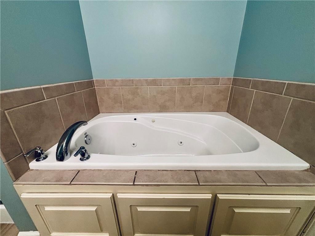 709 N ROCKWELL Avenue — photo 10