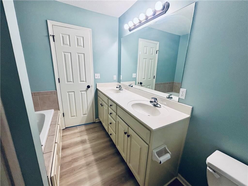 709 N ROCKWELL Avenue — photo 11