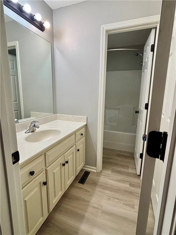 709 N ROCKWELL Avenue — photo 16