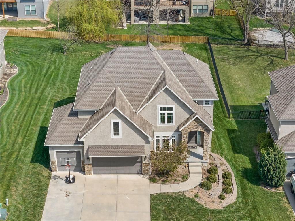 1308 NE Woods Edge Circle — photo 2