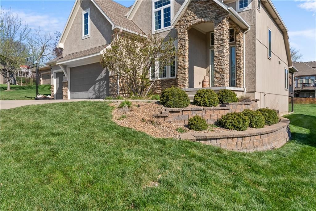 1308 NE Woods Edge Circle — photo 3