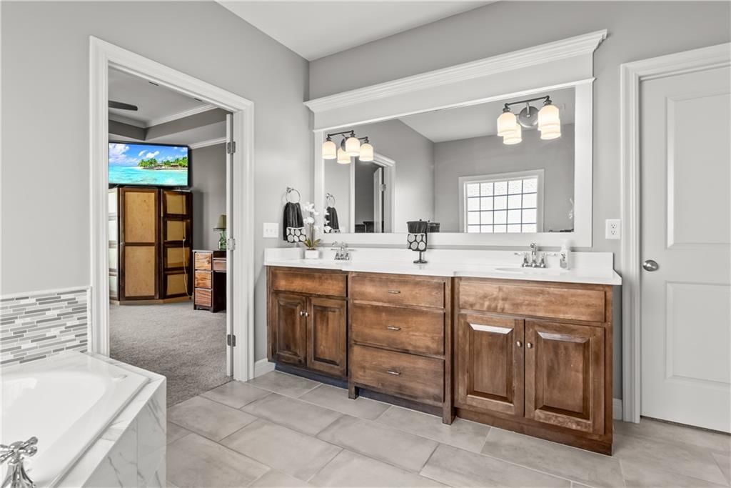 1308 NE Woods Edge Circle — photo 24