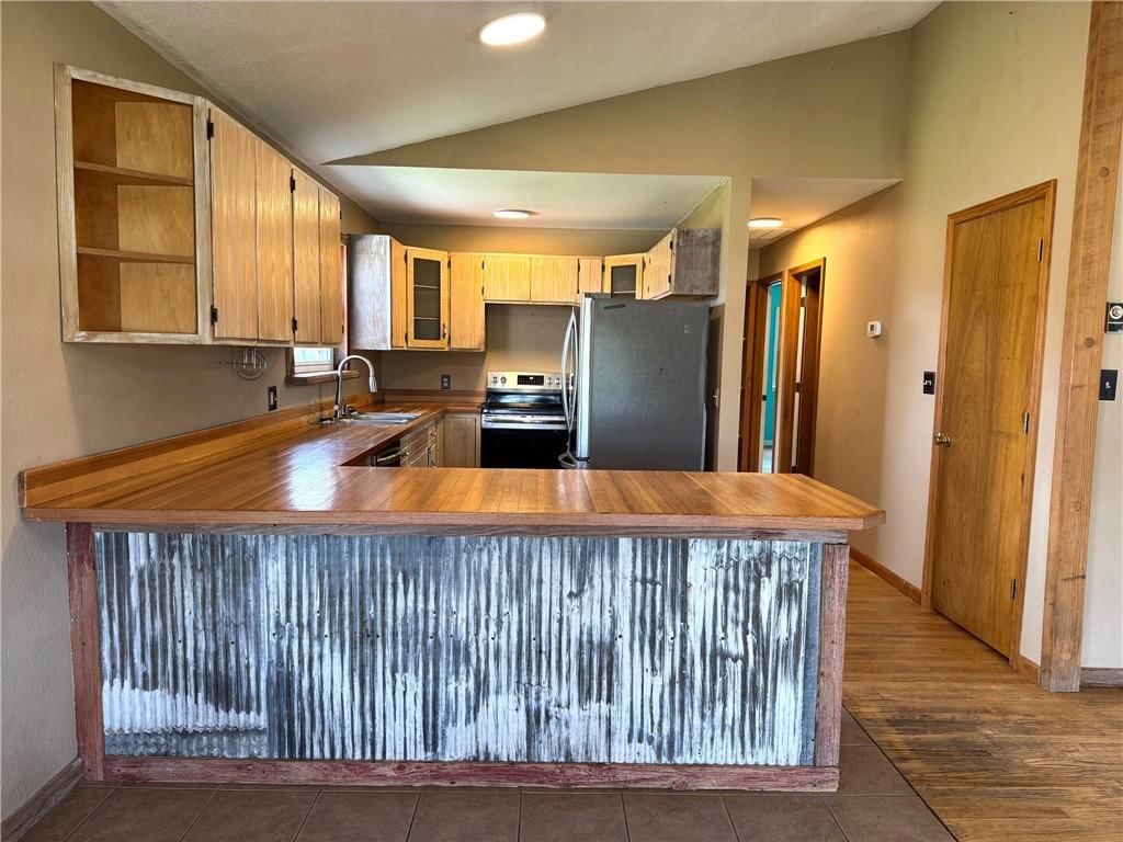 103 N Fuller Street — photo 8
