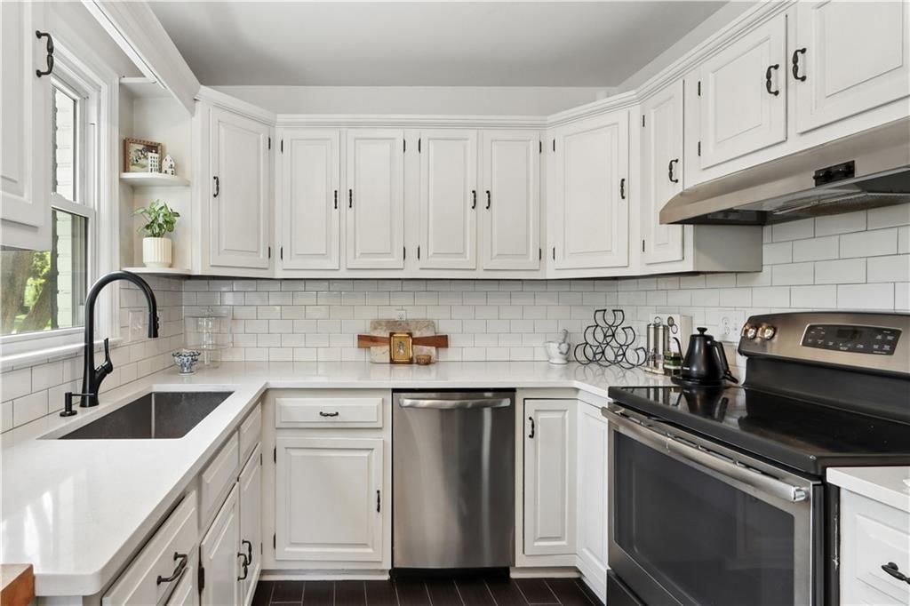 7933 COLONIAL Drive — photo 8