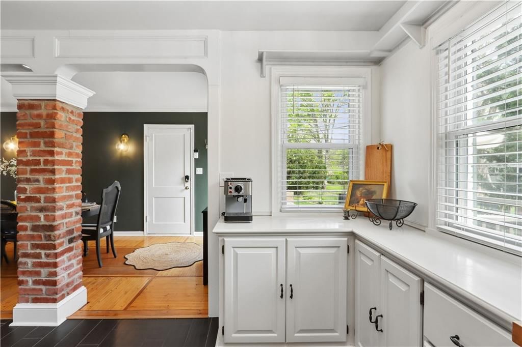 7933 COLONIAL Drive — photo 9