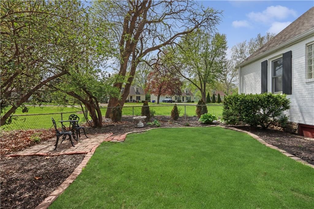7933 COLONIAL Drive — photo 20