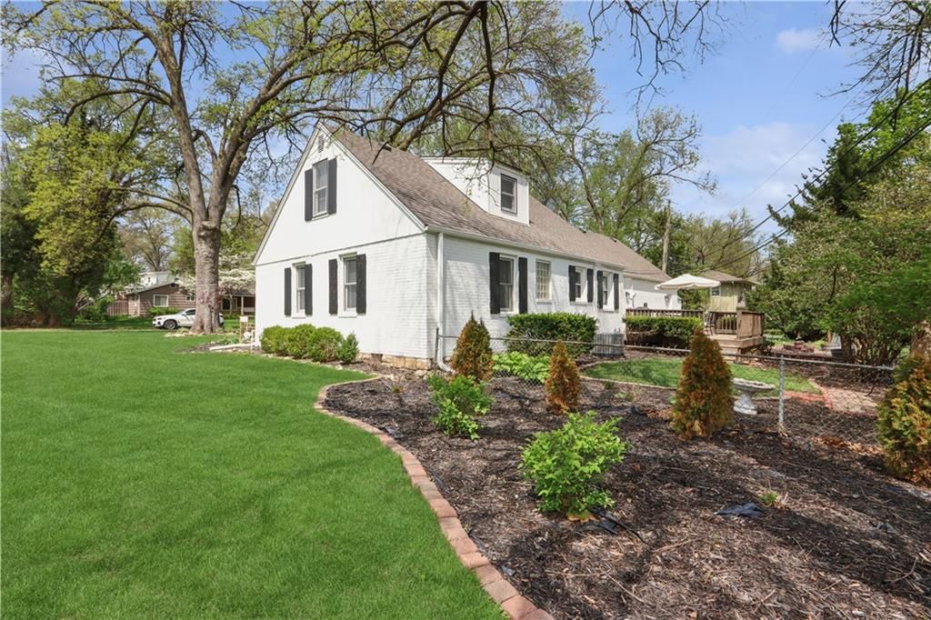 7933 COLONIAL Drive — photo 21