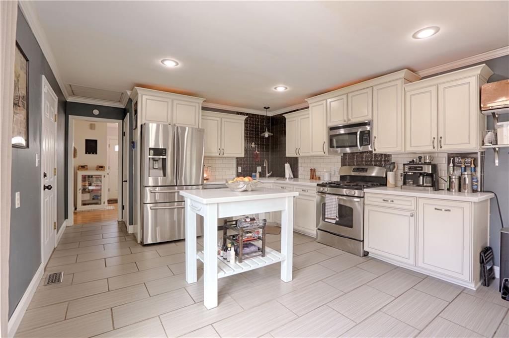 705 W 91st Street — photo 2