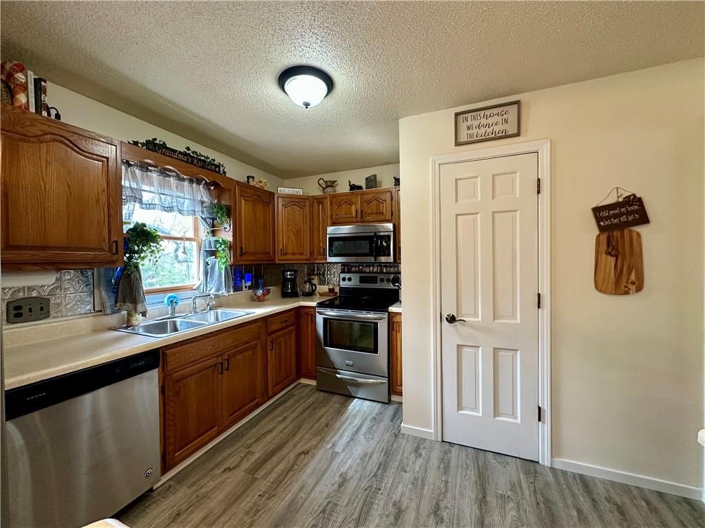 1322 N Dewey Street — photo 9