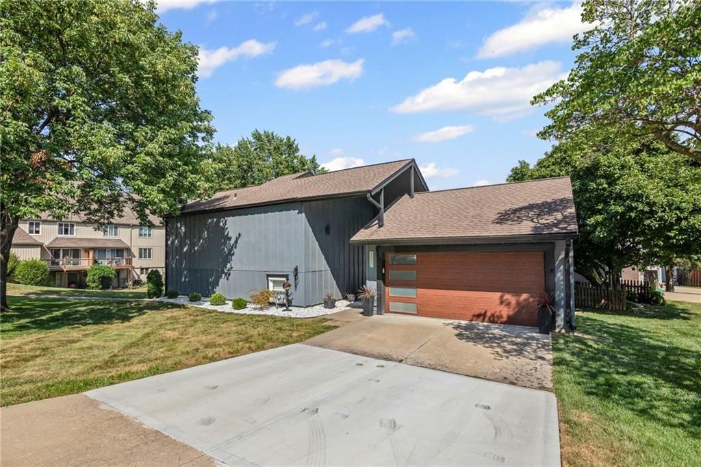 8307 N Chatham Avenue — photo 2