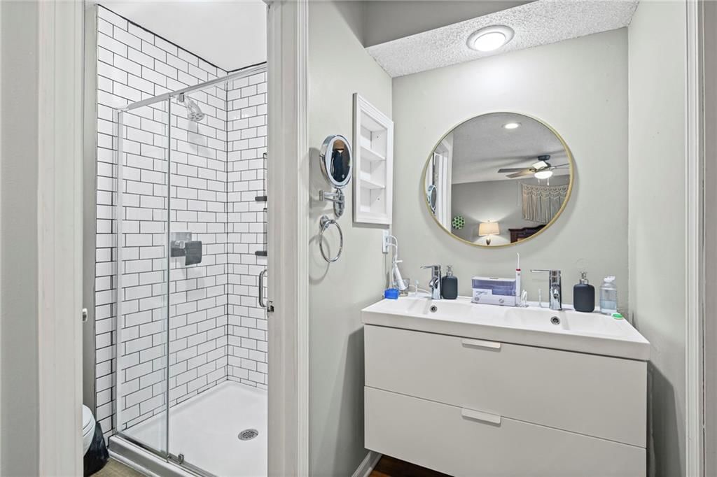 8307 N Chatham Avenue — photo 18