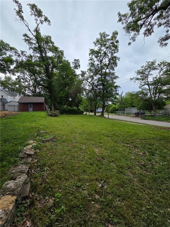 3240 Thompson Avenue — photo 4