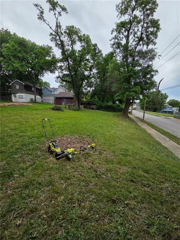 3240 Thompson Avenue — photo 6