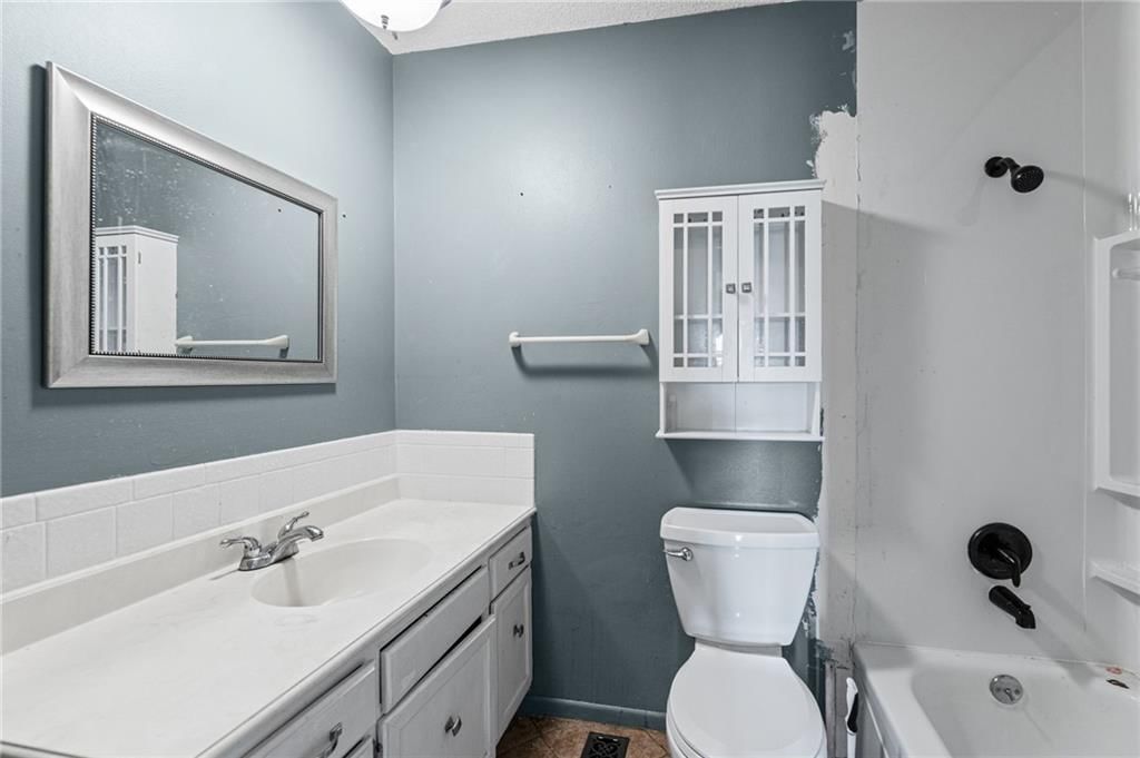 5849 Auburn Road — photo 11