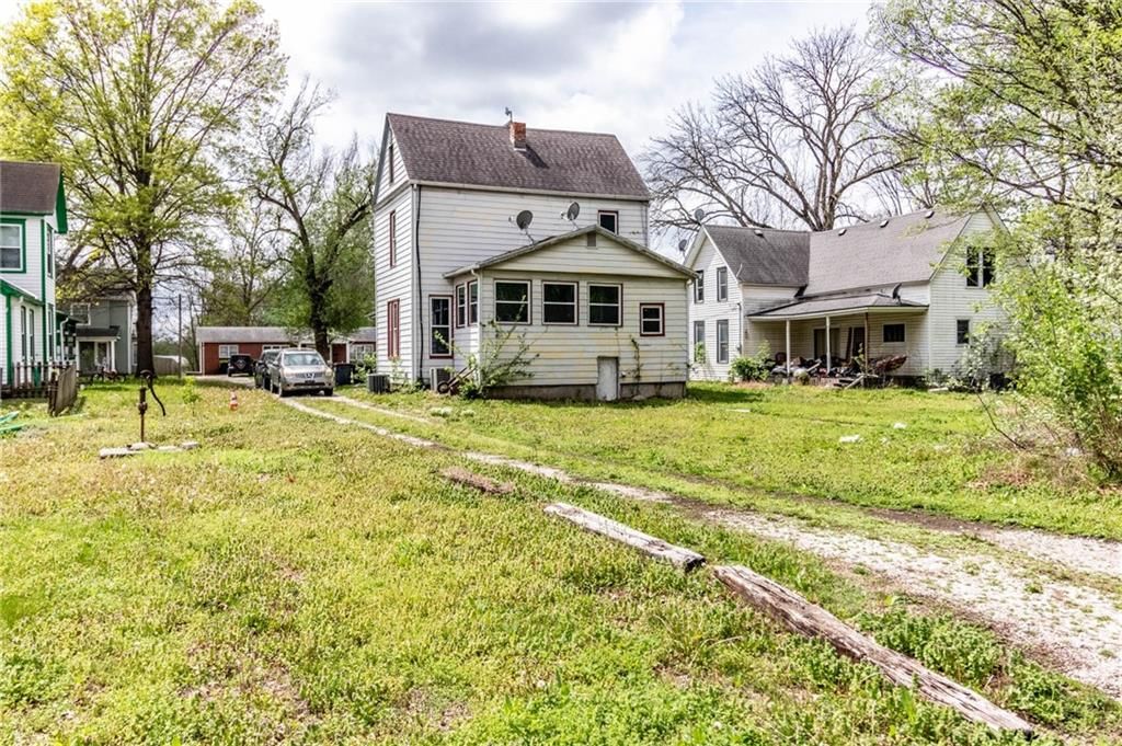 304 E Benton Street — photo 4